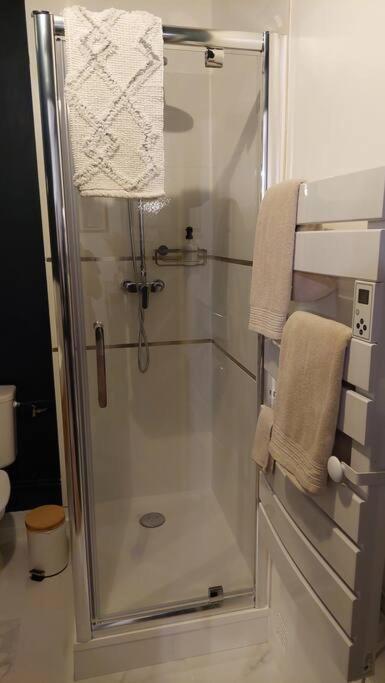 Appartement Cozy En Face De La Gare - Saint-Brieuc Exteriör bild